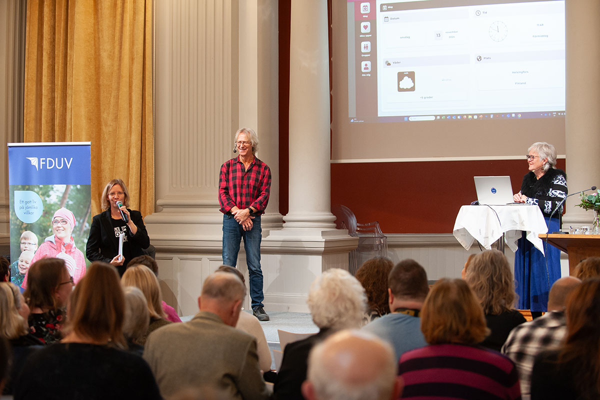 Bild från jubileumsseminarium, publik, talare och konferenceier.